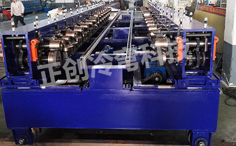 全自動(dòng)PU發(fā)泡機(jī)設(shè)備